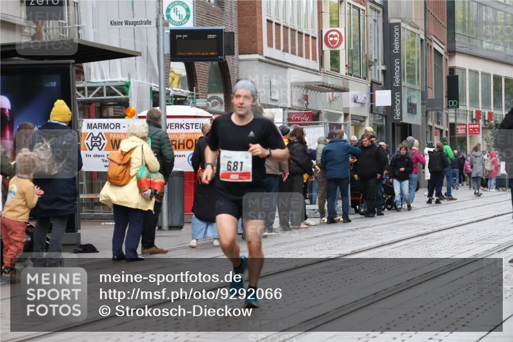 05.10.2025 - 20. swb-Marathon Bremen Strokosch-Dieckow http://msf.ph/oto/9292066 05.10.2025 12:41:09 Ziel 467, 681, 467, 681 meine-sportfotos.de