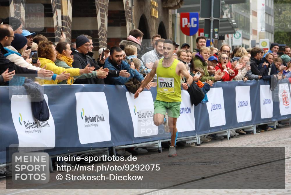 05.10.2025 - 20. swb-Marathon Bremen Strokosch-Dieckow http://msf.ph/oto/9292075 05.10.2025 12:04:36 Ziel 11703 meine-sportfotos.de