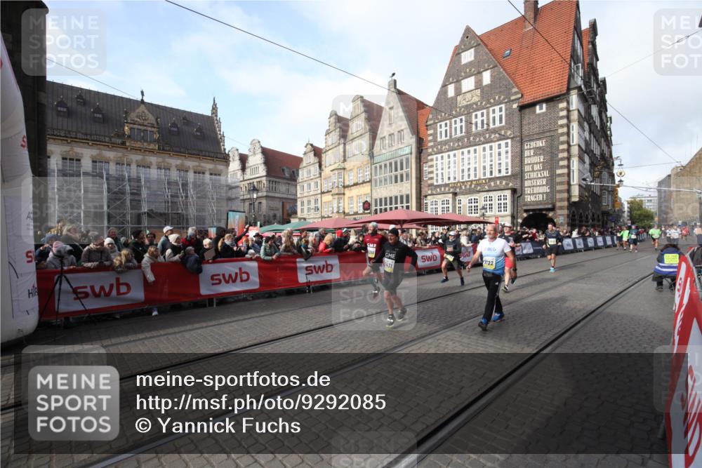 05.10.2025 - 20. swb-Marathon Bremen Yannick Fuchs http://msf.ph/oto/9292085 05.10.2025 10:55:29 Ziel 9722, 9902, 10256, 10260, 11380, 11431 meine-sportfotos.de