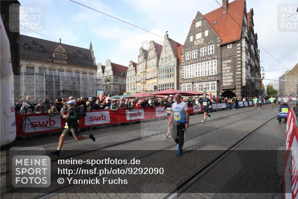 05.10.2025 - 20. swb-Marathon Bremen Yannick Fuchs http://msf.ph/oto/9292090 05.10.2025 10:55:30 Ziel 9722, 9902, 10256, 10260, 11025, 11380, 11431 meine-sportfotos.de