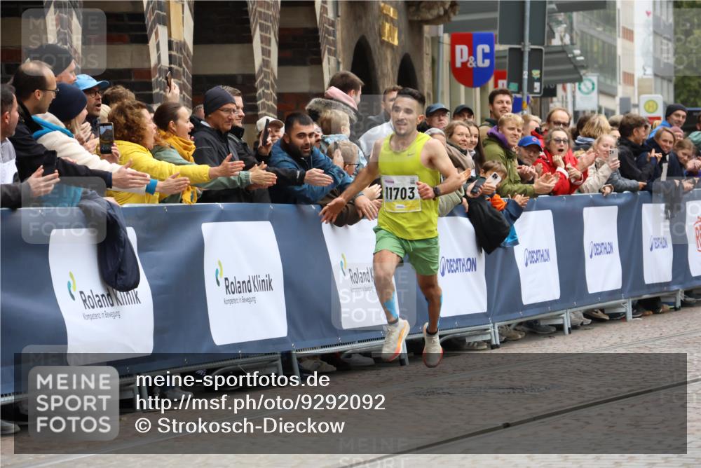 05.10.2025 - 20. swb-Marathon Bremen Strokosch-Dieckow http://msf.ph/oto/9292092 05.10.2025 12:04:36 Ziel 11703 meine-sportfotos.de