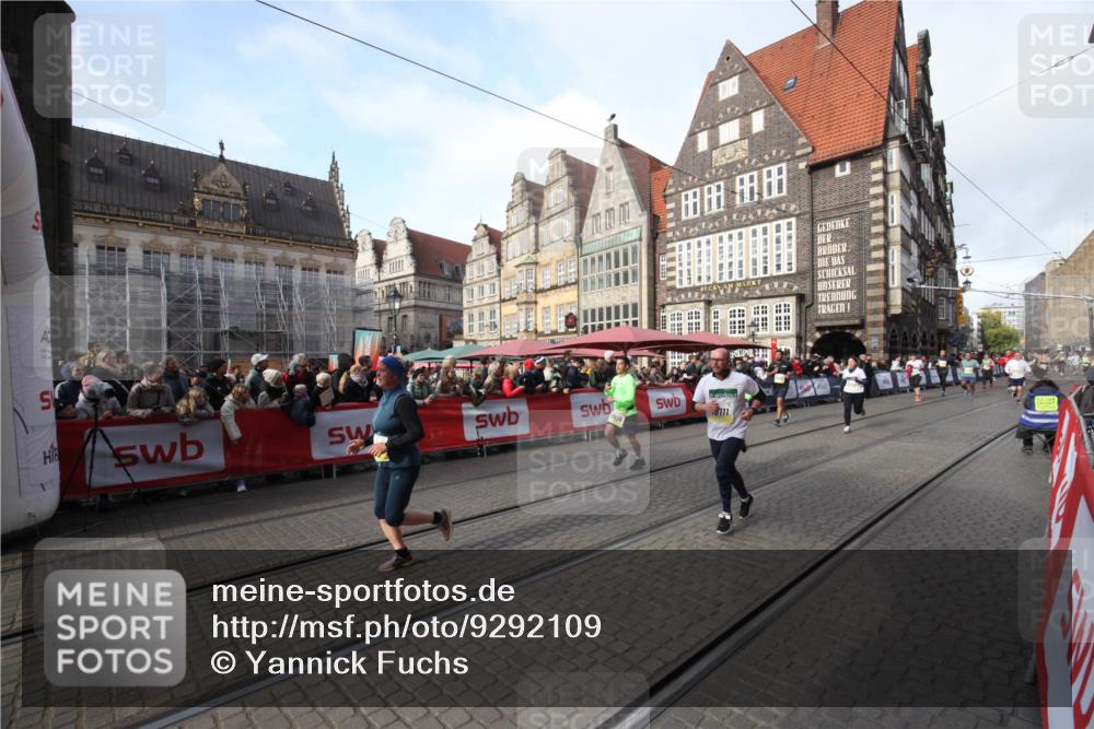 05.10.2025 - 20. swb-Marathon Bremen Yannick Fuchs http://msf.ph/oto/9292109 05.10.2025 10:55:36 Ziel 9492, 9856, 10111, 10262, 10745, 10757, 11025, 11197 meine-sportfotos.de