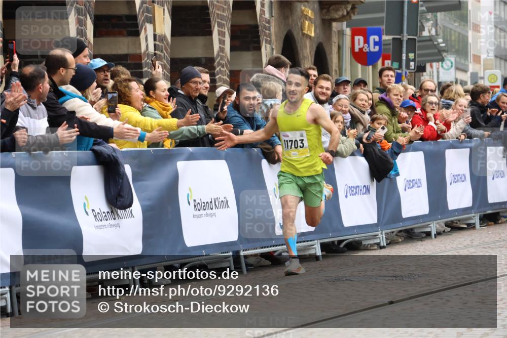 05.10.2025 - 20. swb-Marathon Bremen Strokosch-Dieckow http://msf.ph/oto/9292136 05.10.2025 12:04:36 Ziel 11703 meine-sportfotos.de