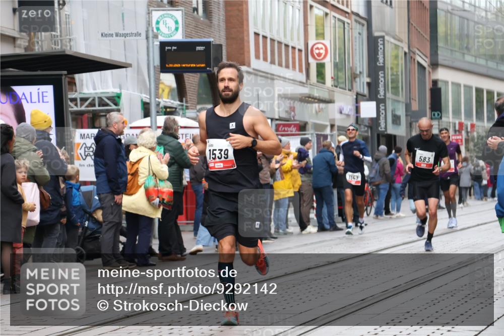 05.10.2025 - 20. swb-Marathon Bremen Strokosch-Dieckow http://msf.ph/oto/9292142 05.10.2025 12:41:36 Ziel 291, 583, 1143, 1539, 291, 583, 1143, 1539 meine-sportfotos.de