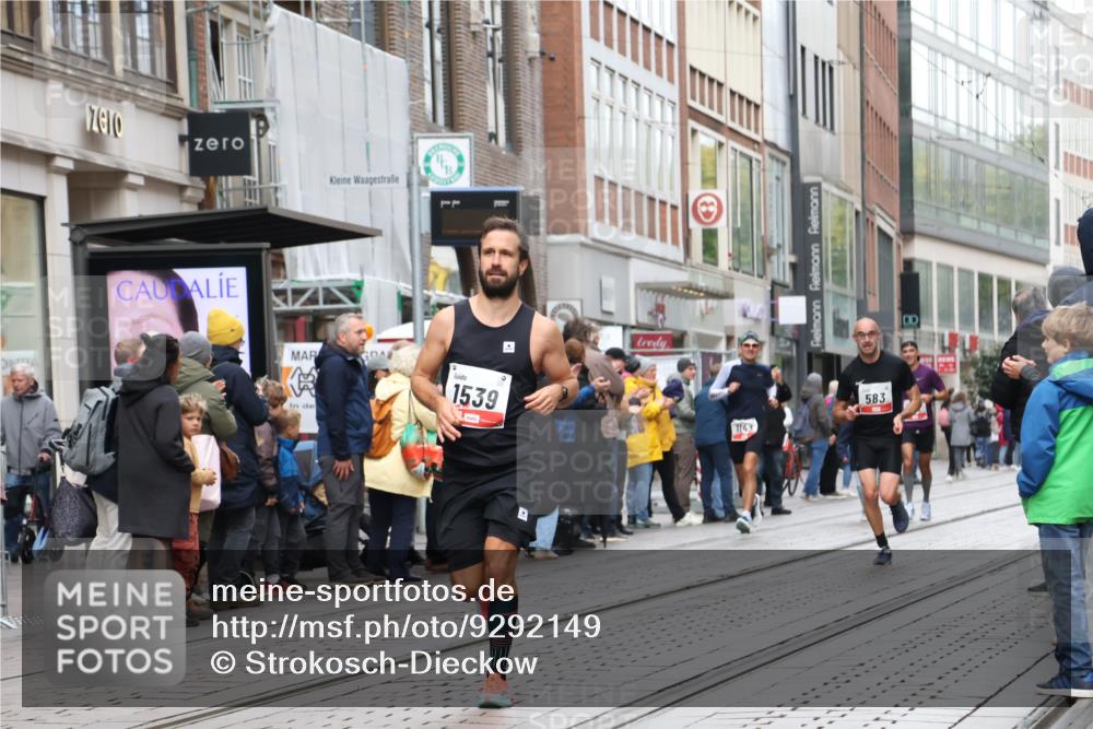 05.10.2025 - 20. swb-Marathon Bremen Strokosch-Dieckow http://msf.ph/oto/9292149 05.10.2025 12:41:37 Ziel 291, 583, 1143, 1539, 7751, 291, 583, 1143, 1539, 7751 meine-sportfotos.de
