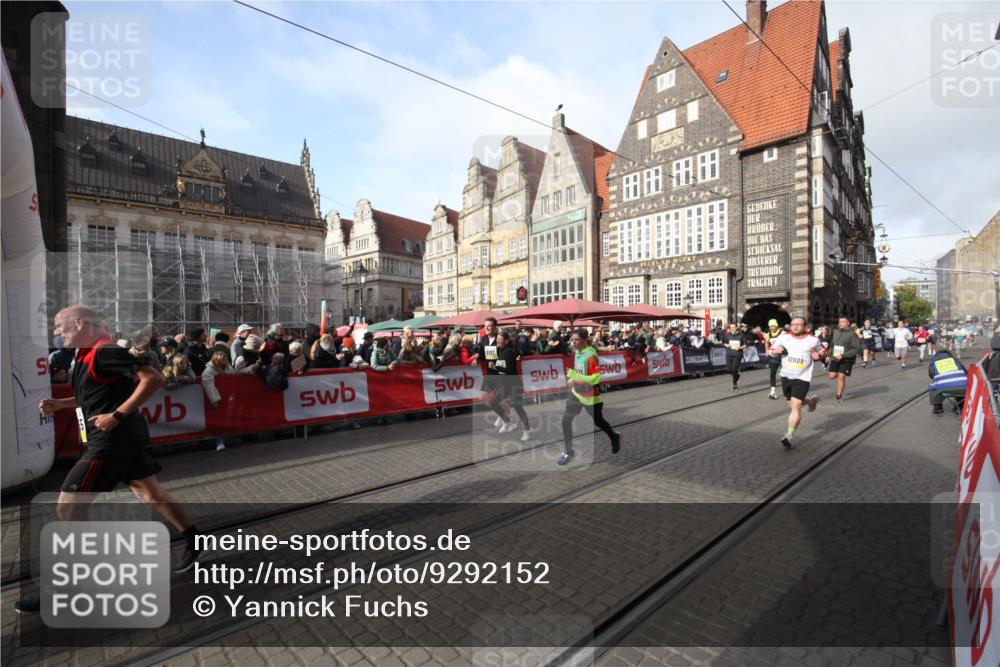 05.10.2025 - 20. swb-Marathon Bremen Yannick Fuchs http://msf.ph/oto/9292152 05.10.2025 10:55:45 Ziel 7165, 9195, 9197, 10088, 10323, 10475, 10755, 10909, 11081, 11586, 11588 meine-sportfotos.de