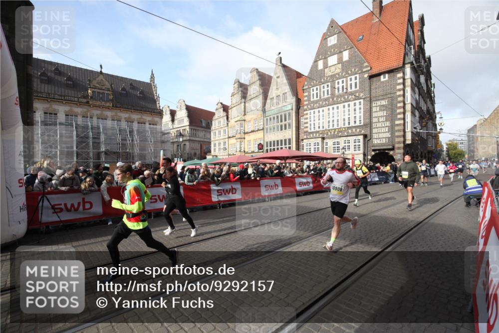 05.10.2025 - 20. swb-Marathon Bremen Yannick Fuchs http://msf.ph/oto/9292157 05.10.2025 10:55:46 Ziel 9195, 9197, 9621, 9882, 10088, 10287, 10323, 10475, 10800, 10909, 11081, 11586, 11624 meine-sportfotos.de