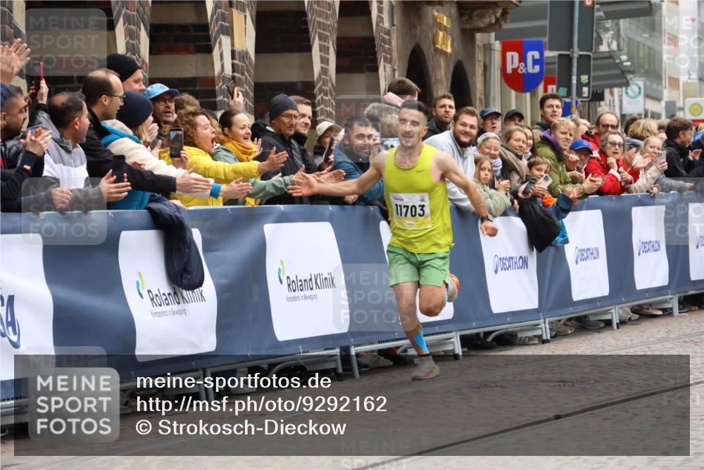 05.10.2025 - 20. swb-Marathon Bremen Strokosch-Dieckow http://msf.ph/oto/9292162 05.10.2025 12:04:36 Ziel 11703 meine-sportfotos.de