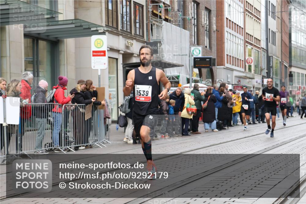 05.10.2025 - 20. swb-Marathon Bremen Strokosch-Dieckow http://msf.ph/oto/9292179 05.10.2025 12:41:38 Ziel 291, 583, 1143, 1539, 7751, 291, 583, 1143, 1539, 7751 meine-sportfotos.de