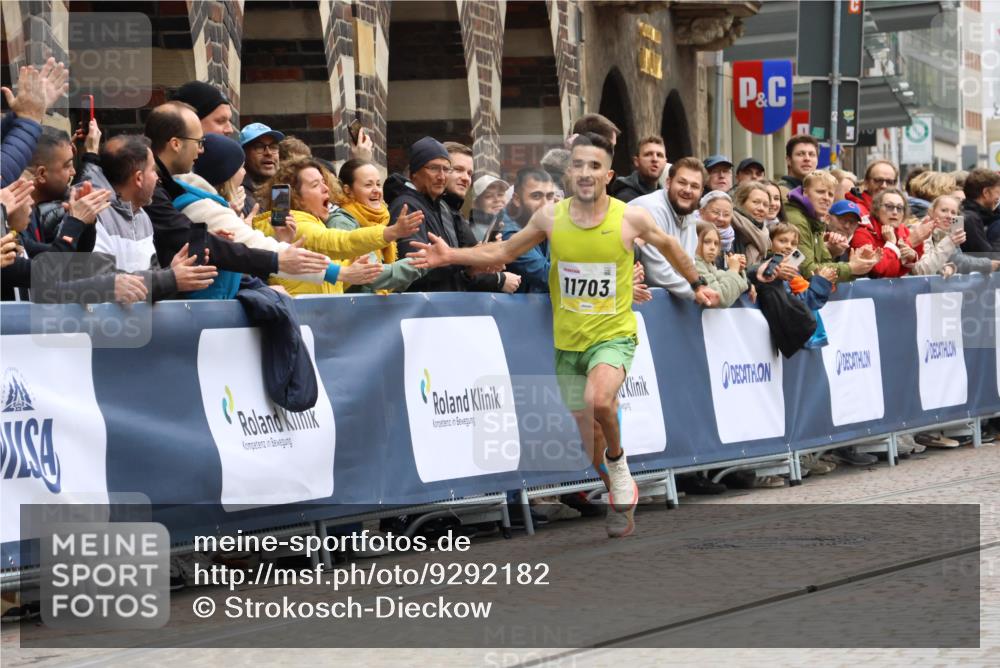 05.10.2025 - 20. swb-Marathon Bremen Strokosch-Dieckow http://msf.ph/oto/9292182 05.10.2025 12:04:36 Ziel 11703 meine-sportfotos.de