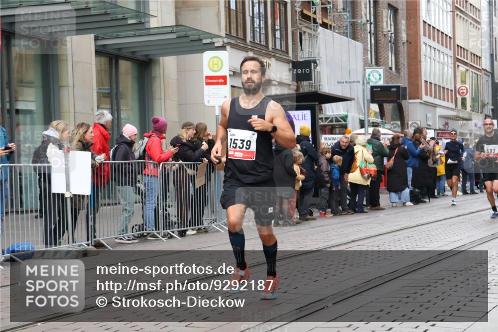 05.10.2025 - 20. swb-Marathon Bremen Strokosch-Dieckow http://msf.ph/oto/9292187 05.10.2025 12:41:38 Ziel 291, 583, 1143, 1539, 7751, 291, 583, 1143, 1539, 7751 meine-sportfotos.de