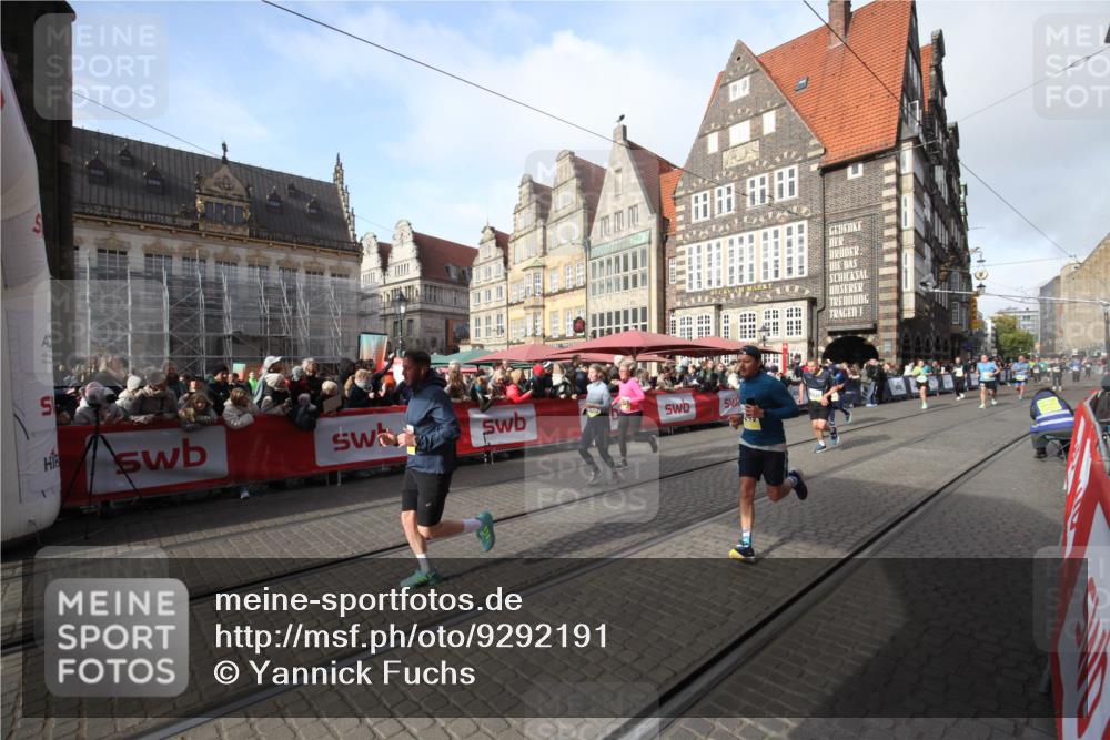 05.10.2025 - 20. swb-Marathon Bremen Yannick Fuchs http://msf.ph/oto/9292191 05.10.2025 10:55:53 Ziel 9521, 10253, 10385, 10610, 10653, 11052, 11249 meine-sportfotos.de