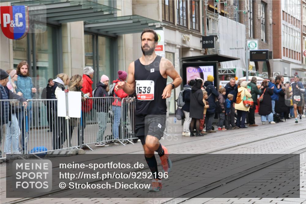 05.10.2025 - 20. swb-Marathon Bremen Strokosch-Dieckow http://msf.ph/oto/9292196 05.10.2025 12:41:38 Ziel 291, 583, 1143, 1539, 7751, 291, 583, 1143, 1539, 7751 meine-sportfotos.de