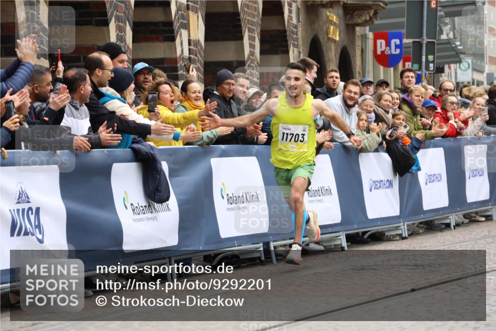 05.10.2025 - 20. swb-Marathon Bremen Strokosch-Dieckow http://msf.ph/oto/9292201 05.10.2025 12:04:36 Ziel 11703 meine-sportfotos.de