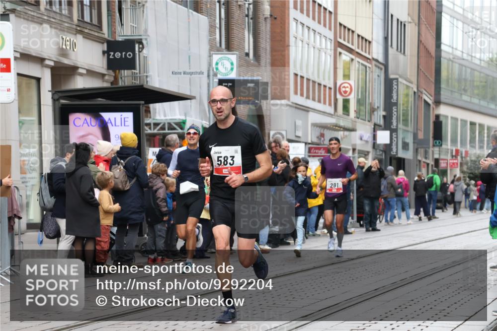 05.10.2025 - 20. swb-Marathon Bremen Strokosch-Dieckow http://msf.ph/oto/9292204 05.10.2025 12:41:41 Ziel 291, 583, 1143, 1539, 7751, 291, 583, 1143, 1539, 7751 meine-sportfotos.de