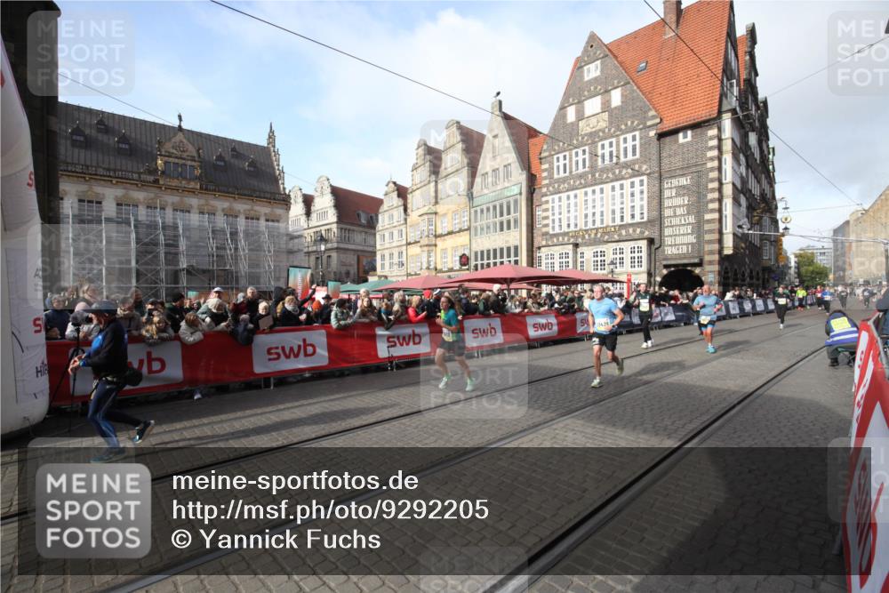 05.10.2025 - 20. swb-Marathon Bremen Yannick Fuchs http://msf.ph/oto/9292205 05.10.2025 10:55:58 Ziel 7147, 9871, 10610, 10654, 10921, 11052, 11439 meine-sportfotos.de