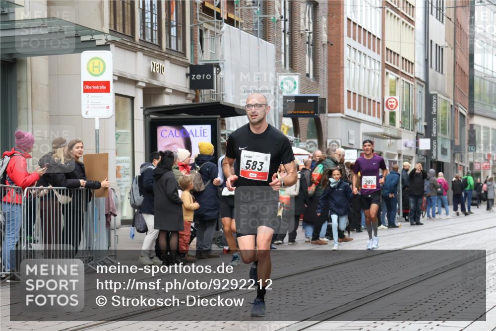 05.10.2025 - 20. swb-Marathon Bremen Strokosch-Dieckow http://msf.ph/oto/9292212 05.10.2025 12:41:41 Ziel 291, 583, 1143, 1539, 7751, 291, 583, 1143, 1539, 7751 meine-sportfotos.de
