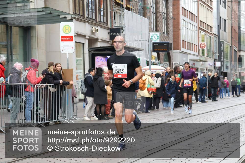 05.10.2025 - 20. swb-Marathon Bremen Strokosch-Dieckow http://msf.ph/oto/9292220 05.10.2025 12:41:42 Ziel 291, 583, 1143, 1539, 7751, 291, 583, 1143, 1539, 7751 meine-sportfotos.de