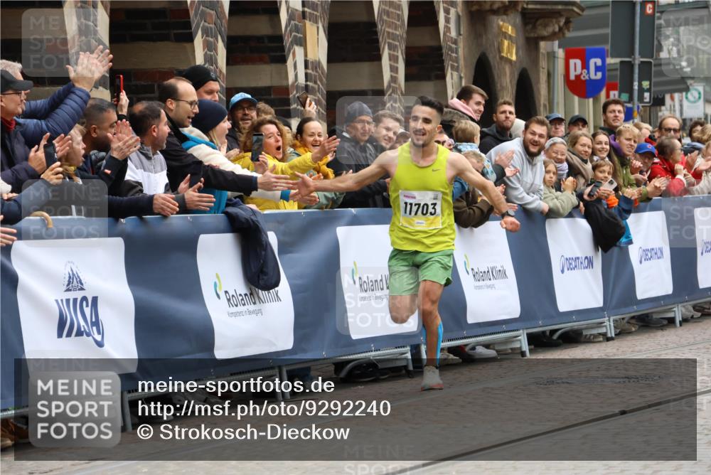05.10.2025 - 20. swb-Marathon Bremen Strokosch-Dieckow http://msf.ph/oto/9292240 05.10.2025 12:04:36 Ziel 11703 meine-sportfotos.de