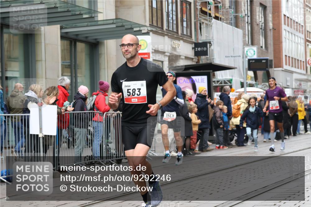 05.10.2025 - 20. swb-Marathon Bremen Strokosch-Dieckow http://msf.ph/oto/9292246 05.10.2025 12:41:43 Ziel 291, 583, 1143, 1363, 1539, 7751, 291, 583, 1143, 1363, 1539, 7751 meine-sportfotos.de