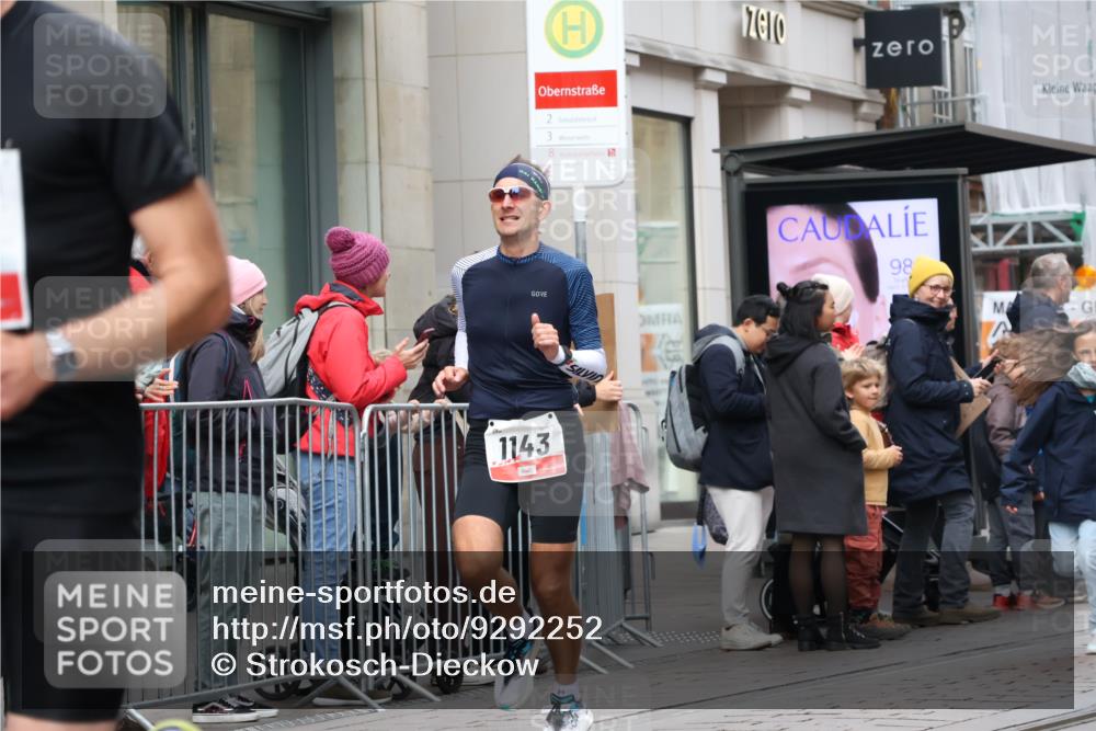 05.10.2025 - 20. swb-Marathon Bremen Strokosch-Dieckow http://msf.ph/oto/9292252 05.10.2025 12:41:43 Ziel 291, 583, 1143, 1363, 1539, 7751, 291, 583, 1143, 1363, 1539, 7751 meine-sportfotos.de