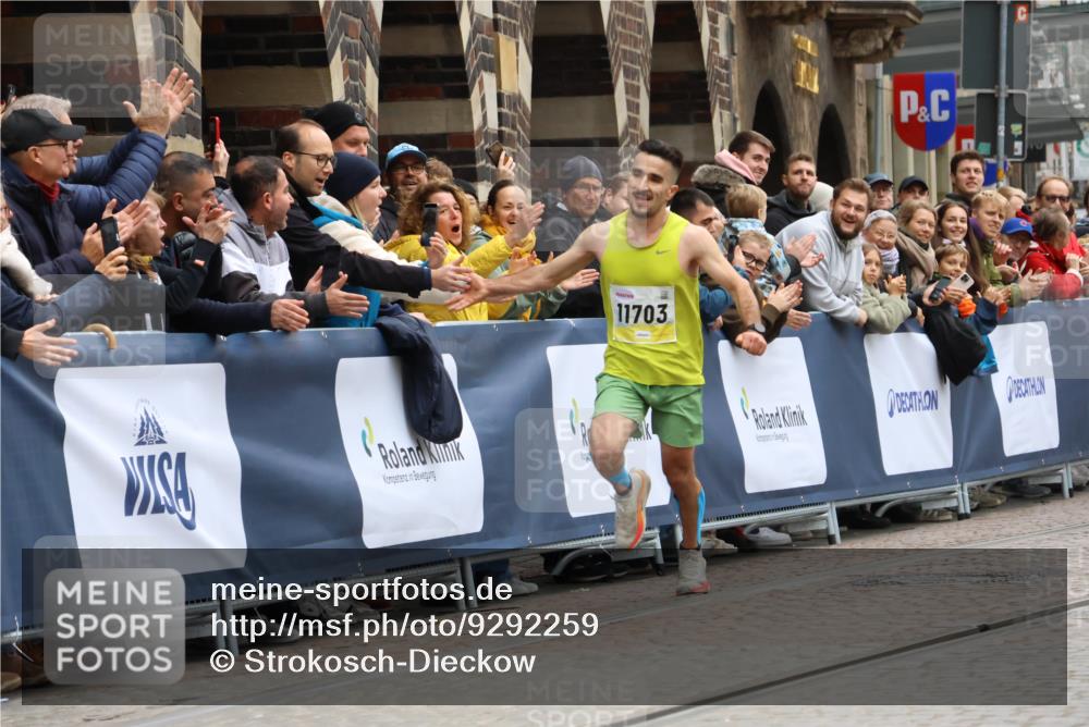 05.10.2025 - 20. swb-Marathon Bremen Strokosch-Dieckow http://msf.ph/oto/9292259 05.10.2025 12:04:36 Ziel 11703 meine-sportfotos.de