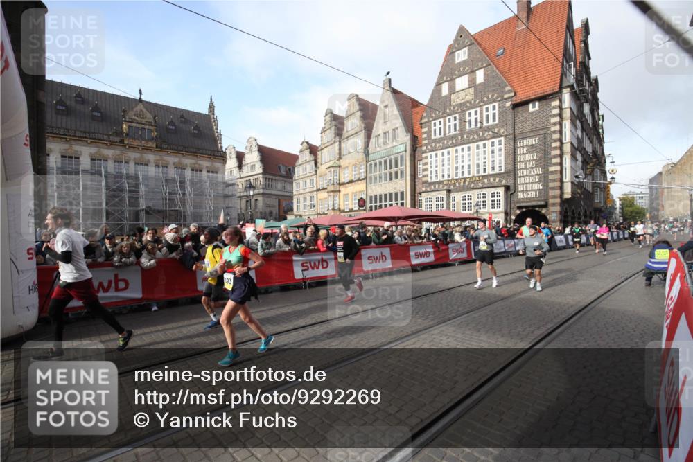 05.10.2025 - 20. swb-Marathon Bremen Yannick Fuchs http://msf.ph/oto/9292269 05.10.2025 10:56:15 Ziel 9811, 9855, 9968, 10009, 10989, 11366, 11620, 11630, 11693, 11741 meine-sportfotos.de