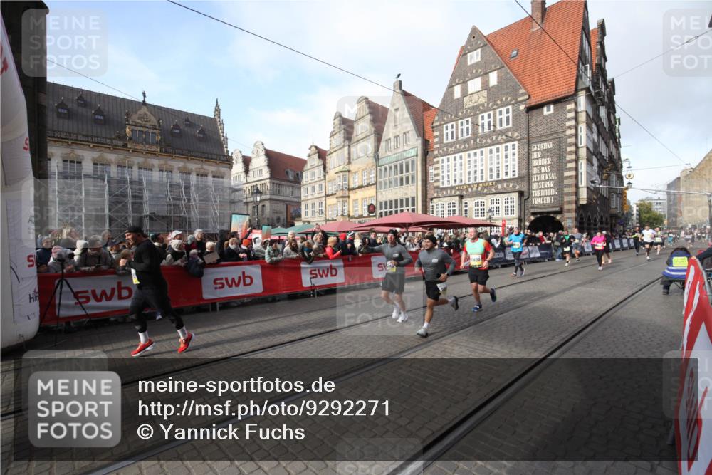 05.10.2025 - 20. swb-Marathon Bremen Yannick Fuchs http://msf.ph/oto/9292271 05.10.2025 10:56:16 Ziel 9258, 9855, 9968, 10009, 10989, 10992, 11364, 11366, 11630, 11693, 11741 meine-sportfotos.de