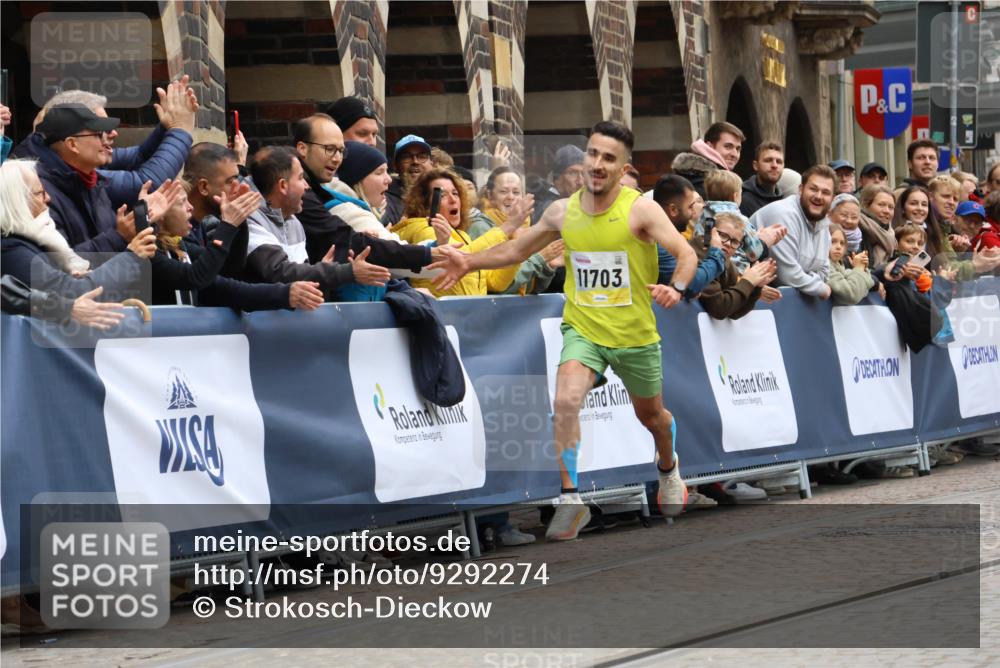 05.10.2025 - 20. swb-Marathon Bremen Strokosch-Dieckow http://msf.ph/oto/9292274 05.10.2025 12:04:36 Ziel 11703 meine-sportfotos.de