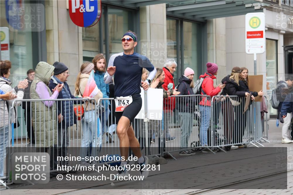 05.10.2025 - 20. swb-Marathon Bremen Strokosch-Dieckow http://msf.ph/oto/9292281 05.10.2025 12:41:44 Ziel 291, 583, 1024, 1143, 1363, 1539, 7751, 291, 583, 1024, 1143, 1363, 1539, 7751 meine-sportfotos.de