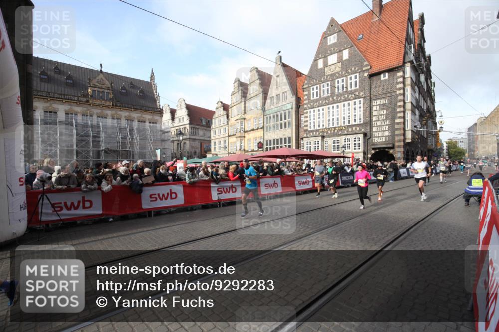 05.10.2025 - 20. swb-Marathon Bremen Yannick Fuchs http://msf.ph/oto/9292283 05.10.2025 10:56:19 Ziel 9258, 9855, 10992, 11364, 11554, 11630, 11741 meine-sportfotos.de