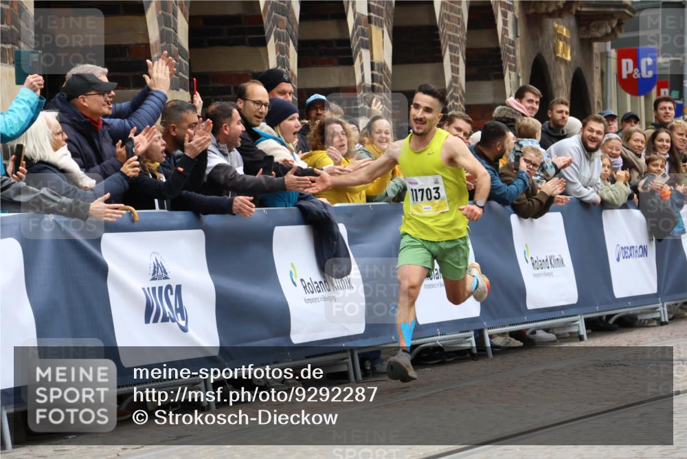 05.10.2025 - 20. swb-Marathon Bremen Strokosch-Dieckow http://msf.ph/oto/9292287 05.10.2025 12:04:37 Ziel 11703 meine-sportfotos.de