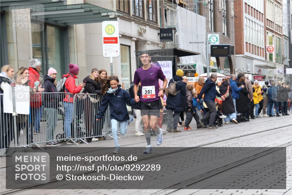 05.10.2025 - 20. swb-Marathon Bremen Strokosch-Dieckow http://msf.ph/oto/9292289 05.10.2025 12:41:45 Ziel 291, 583, 1024, 1143, 1363, 7751, 291, 583, 1024, 1143, 1363, 7751 meine-sportfotos.de