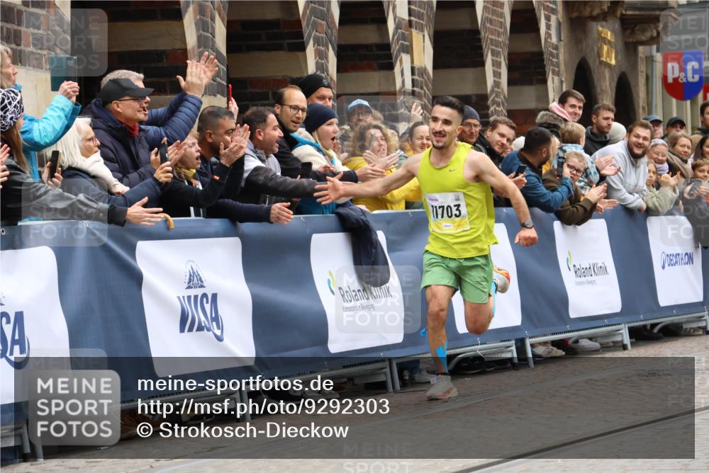 05.10.2025 - 20. swb-Marathon Bremen Strokosch-Dieckow http://msf.ph/oto/9292303 05.10.2025 12:04:37 Ziel 11703 meine-sportfotos.de