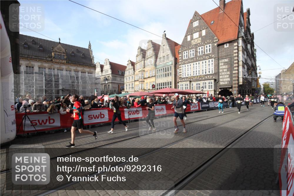 05.10.2025 - 20. swb-Marathon Bremen Yannick Fuchs http://msf.ph/oto/9292316 05.10.2025 10:56:27 Ziel 9424, 9783, 9932, 10028, 10191, 10424, 10590, 11662, 11723 meine-sportfotos.de