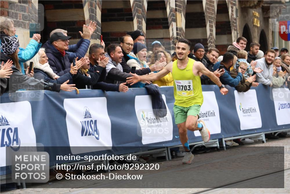05.10.2025 - 20. swb-Marathon Bremen Strokosch-Dieckow http://msf.ph/oto/9292320 05.10.2025 12:04:37 Ziel 11703 meine-sportfotos.de