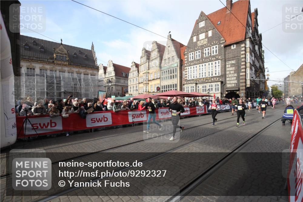 05.10.2025 - 20. swb-Marathon Bremen Yannick Fuchs http://msf.ph/oto/9292327 05.10.2025 10:56:30 Ziel 9424, 9783, 9790, 9932, 10005, 10179, 10387, 10546, 11723 meine-sportfotos.de