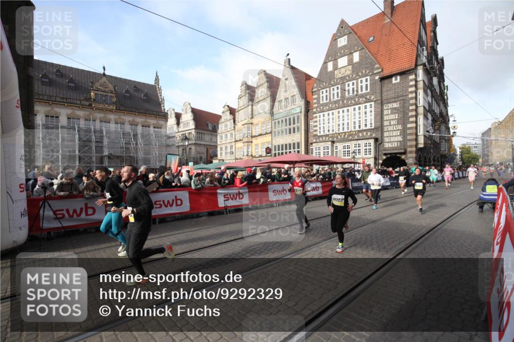05.10.2025 - 20. swb-Marathon Bremen Yannick Fuchs http://msf.ph/oto/9292329 05.10.2025 10:56:31 Ziel 9424, 9783, 9790, 9932, 10005, 10179, 10387, 10546, 10648, 11253, 11571, 11723 meine-sportfotos.de