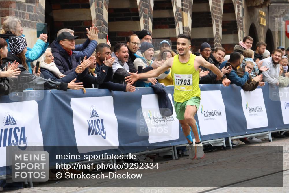 05.10.2025 - 20. swb-Marathon Bremen Strokosch-Dieckow http://msf.ph/oto/9292334 05.10.2025 12:04:37 Ziel 11703 meine-sportfotos.de