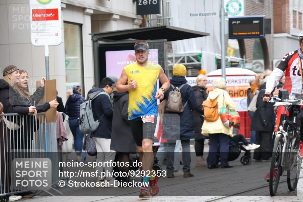 05.10.2025 - 20. swb-Marathon Bremen Strokosch-Dieckow http://msf.ph/oto/9292353 05.10.2025 12:41:58 Ziel 456, 1024, 1363, 1921, 7751, 456, 1024, 1363, 1921, 7751 meine-sportfotos.de