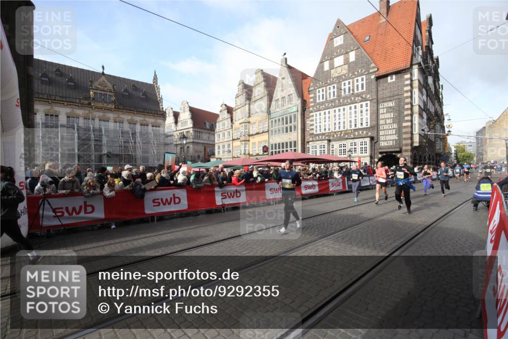 05.10.2025 - 20. swb-Marathon Bremen Yannick Fuchs http://msf.ph/oto/9292355 05.10.2025 10:56:39 Ziel 9547, 9886, 10008, 10042, 10971, 11100, 11260, 11691 meine-sportfotos.de