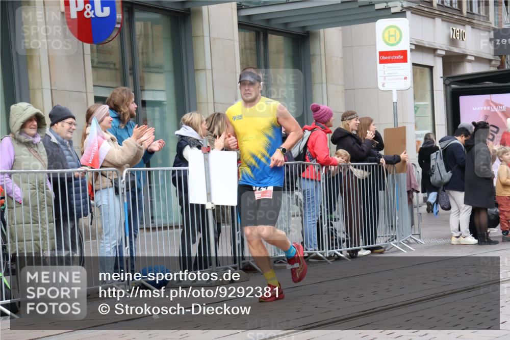 05.10.2025 - 20. swb-Marathon Bremen Strokosch-Dieckow http://msf.ph/oto/9292381 05.10.2025 12:42:00 Ziel 456, 1024, 1363, 1921, 7751, 456, 1024, 1363, 1921, 7751 meine-sportfotos.de