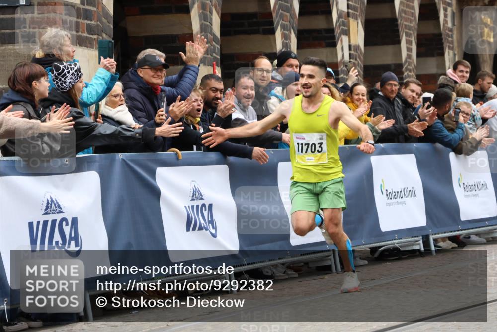 05.10.2025 - 20. swb-Marathon Bremen Strokosch-Dieckow http://msf.ph/oto/9292382 05.10.2025 12:04:37 Ziel 11703 meine-sportfotos.de