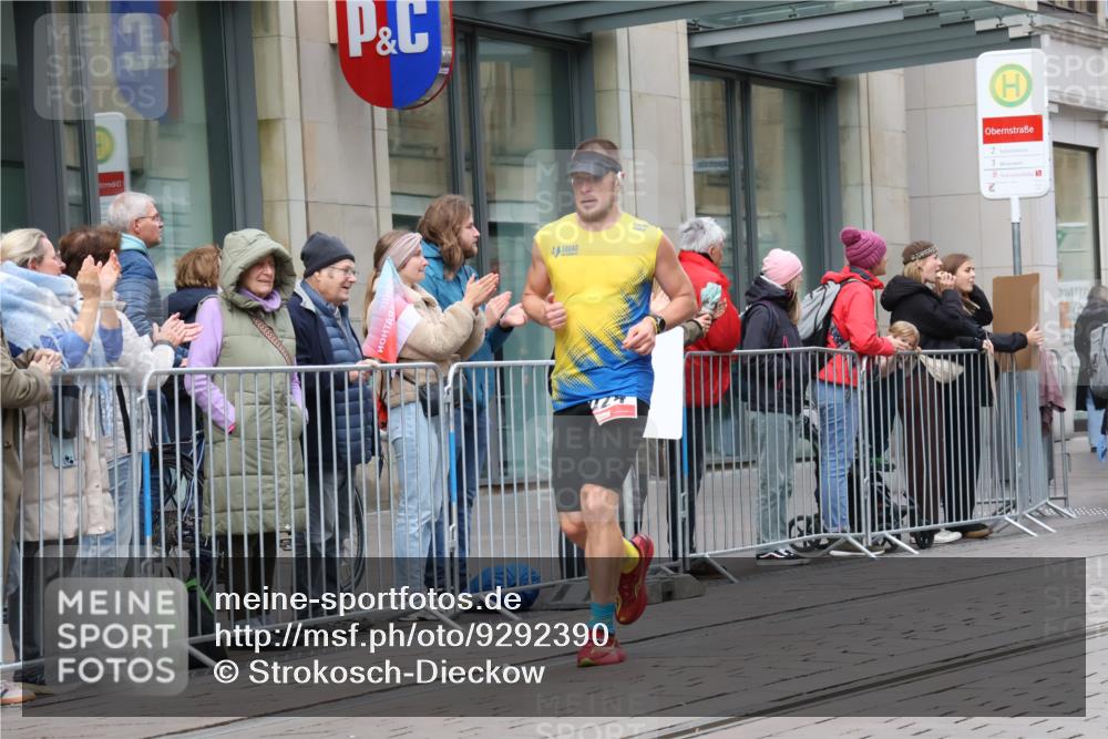 05.10.2025 - 20. swb-Marathon Bremen Strokosch-Dieckow http://msf.ph/oto/9292390 05.10.2025 12:42:01 Ziel 456, 1024, 1363, 1921, 7751, 456, 1024, 1363, 1921, 7751 meine-sportfotos.de