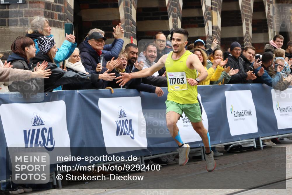 05.10.2025 - 20. swb-Marathon Bremen Strokosch-Dieckow http://msf.ph/oto/9292400 05.10.2025 12:04:37 Ziel 11703 meine-sportfotos.de