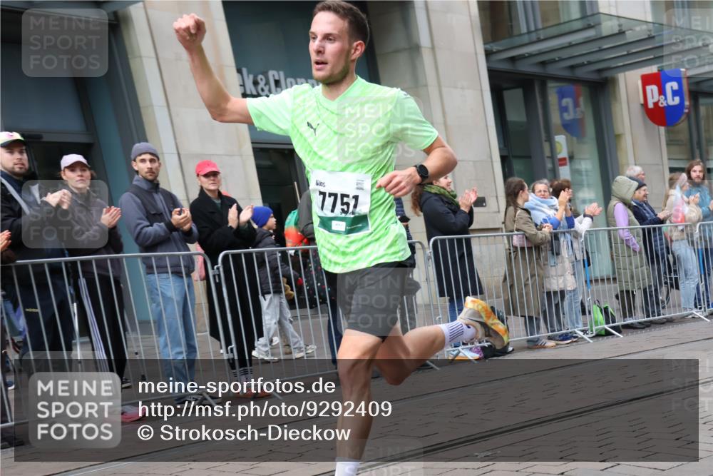05.10.2025 - 20. swb-Marathon Bremen Strokosch-Dieckow http://msf.ph/oto/9292409 05.10.2025 12:42:03 Ziel 18, 456, 1024, 1117, 1363, 1921, 18, 456, 1024, 1117, 1363, 1921 meine-sportfotos.de