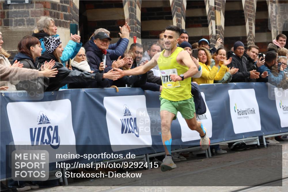 05.10.2025 - 20. swb-Marathon Bremen Strokosch-Dieckow http://msf.ph/oto/9292415 05.10.2025 12:04:37 Ziel 11703 meine-sportfotos.de