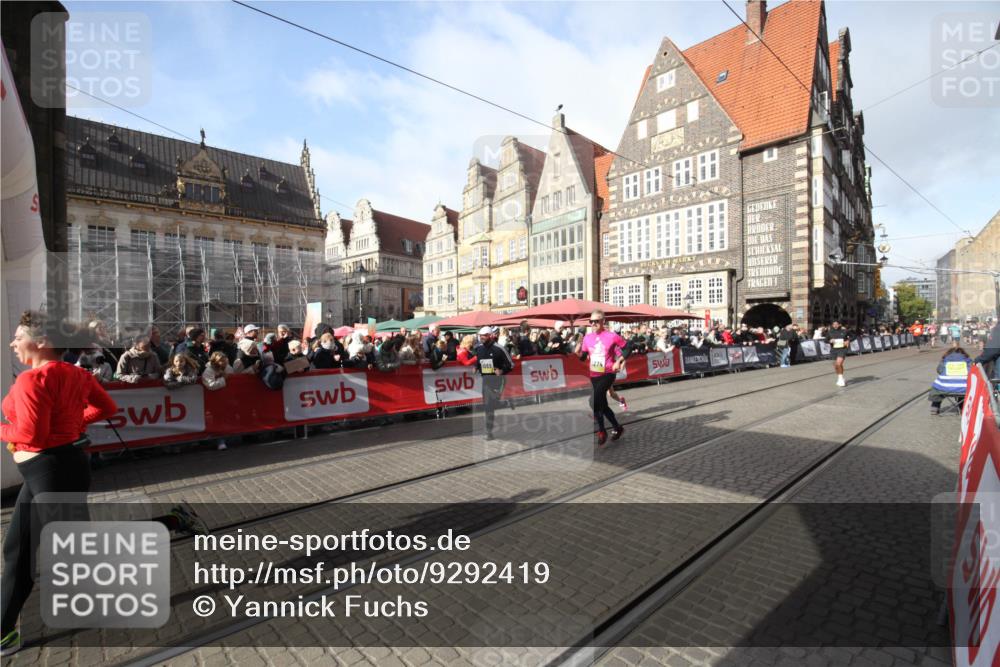 05.10.2025 - 20. swb-Marathon Bremen Yannick Fuchs http://msf.ph/oto/9292419 05.10.2025 10:56:59 Ziel 9669, 10105, 10397, 10924, 11168, 11274 meine-sportfotos.de