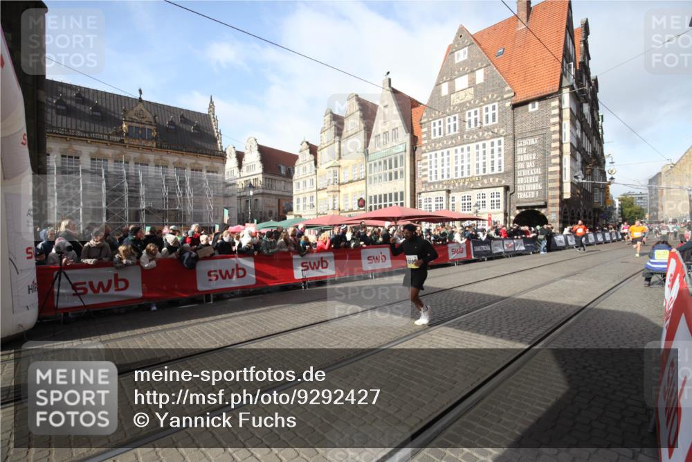 05.10.2025 - 20. swb-Marathon Bremen Yannick Fuchs http://msf.ph/oto/9292427 05.10.2025 10:57:02 Ziel 9451, 10105, 10867, 11168 meine-sportfotos.de