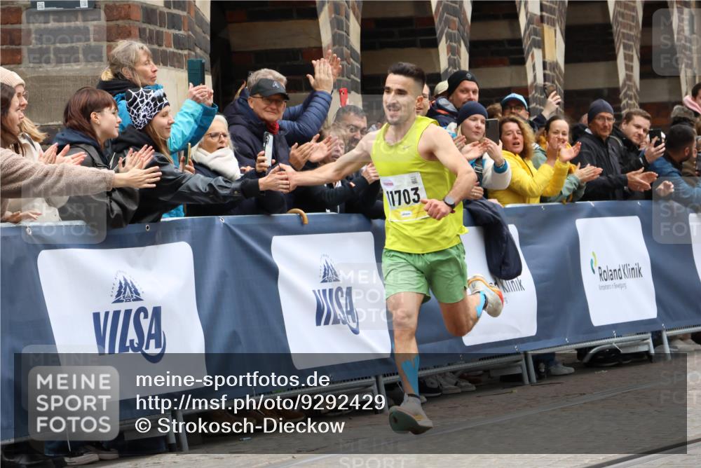 05.10.2025 - 20. swb-Marathon Bremen Strokosch-Dieckow http://msf.ph/oto/9292429 05.10.2025 12:04:37 Ziel 11703 meine-sportfotos.de